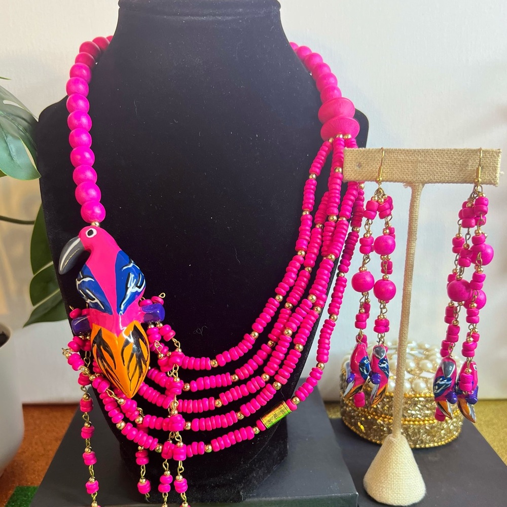 Vintage 80’s Néw Old Stock Pierced Earrings and Matching Necklace
